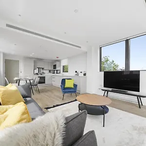 executive-apts-in-bermondsey-and-townhouse-by-city-stay-london.cambridgehotelsuk.com/